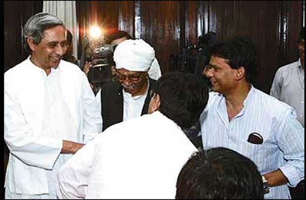 NAVEEN-GREETS-DILIP-RAY